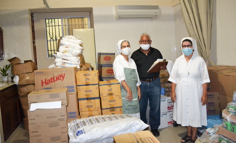 CONAPE entrega alimentos, bebidas, y suplementos a Asilos y Hogares Diurnos del pais.