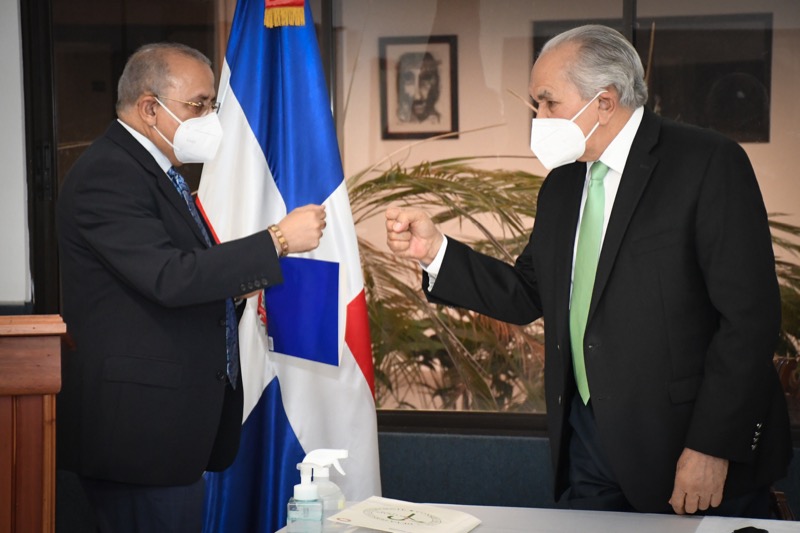 Firma de convenio entre CONAPE Y La Comisión Nacional de Pastoral de Adultos Mayores