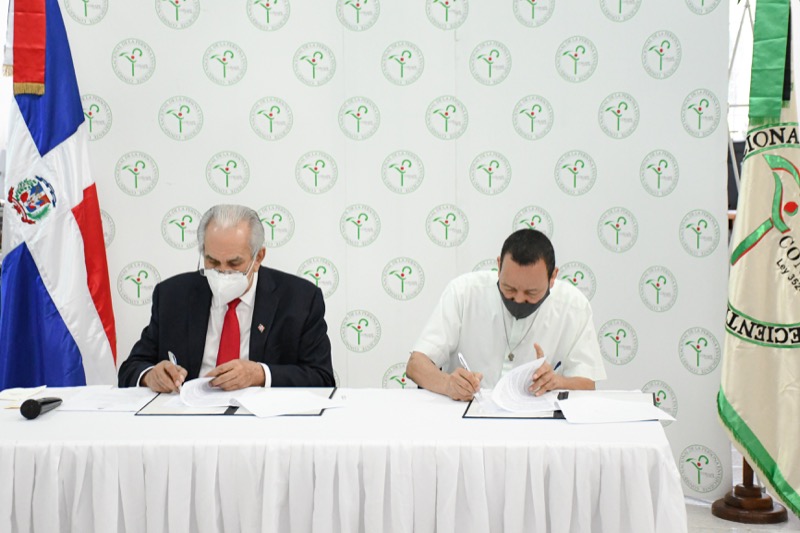 CONAPE firma acuerdos con Hogares de la Iglesia Católica y Centros que trabajan con adultos mayores