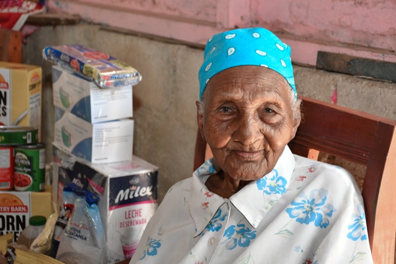 CONAPE visita adulta mayor de 110 años 