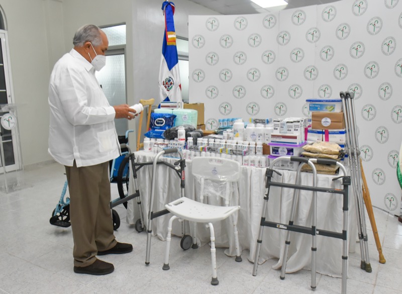 CONAPE recibe donación de la Fundación el Buen Samaritano