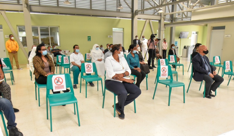 CONAPE entrega vehículos a asilos y entidades que asisten a envejecientes 
