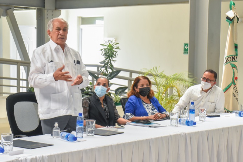 CONAPE entrega vehículos a asilos y entidades que asisten a envejecientes 