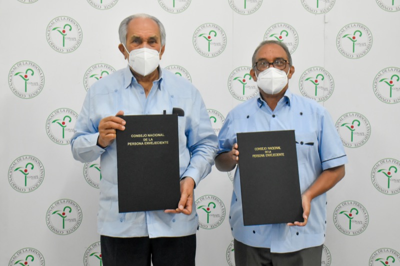 CONAPE entregó un vehículo al Patronato de Asilo para Ancianos de Mao, Inc.