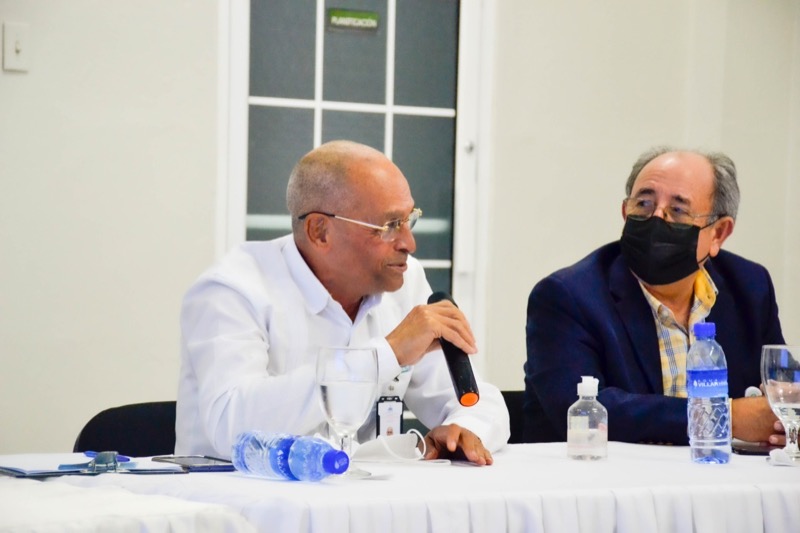 CONAPE recibe una comisión de Columbia University y el Presbyterian Hospital