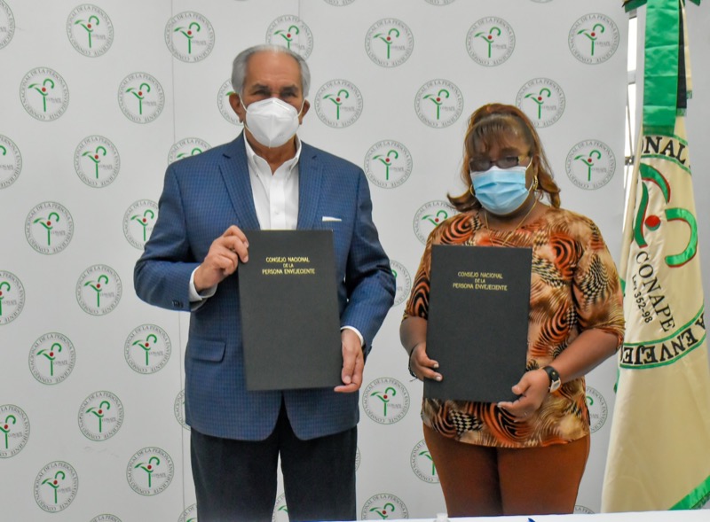 CONAPE suscribe acuerdo con cuatro instituciones brindan servicios a envejecientes