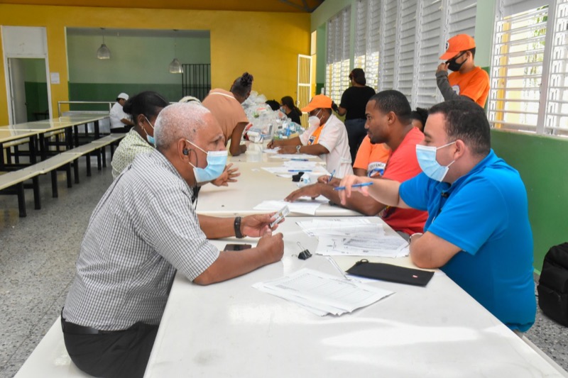 CONAPE asiste adultos mayores en Bonao