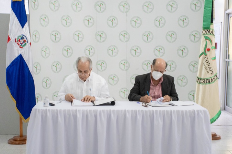 CONAPE firma convenio con la Asociación Dominicana de Alzheimer