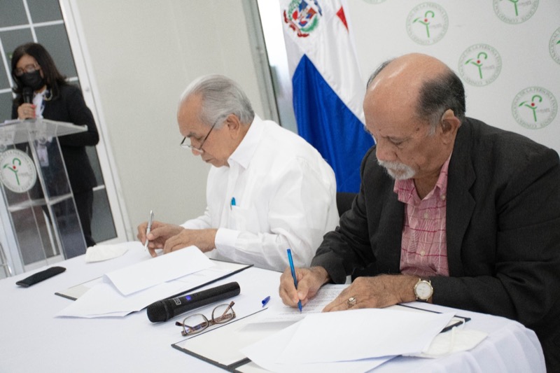 CONAPE firma convenio con la Asociación Dominicana de Alzheimer