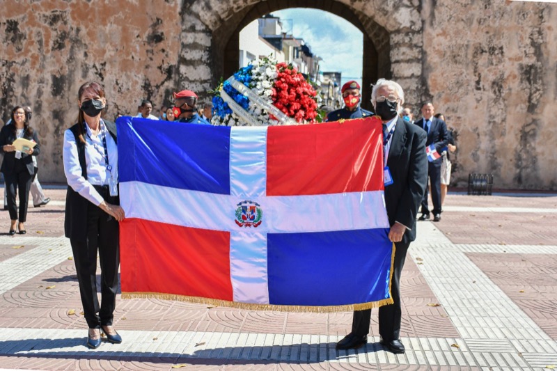 CONAPE acude al Altar de la Patria a honrar a Duarte, Sánchez y Mella