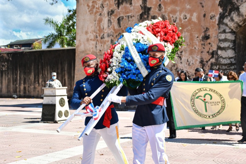 CONAPE acude al Altar de la Patria a honrar a Duarte, Sánchez y Mella