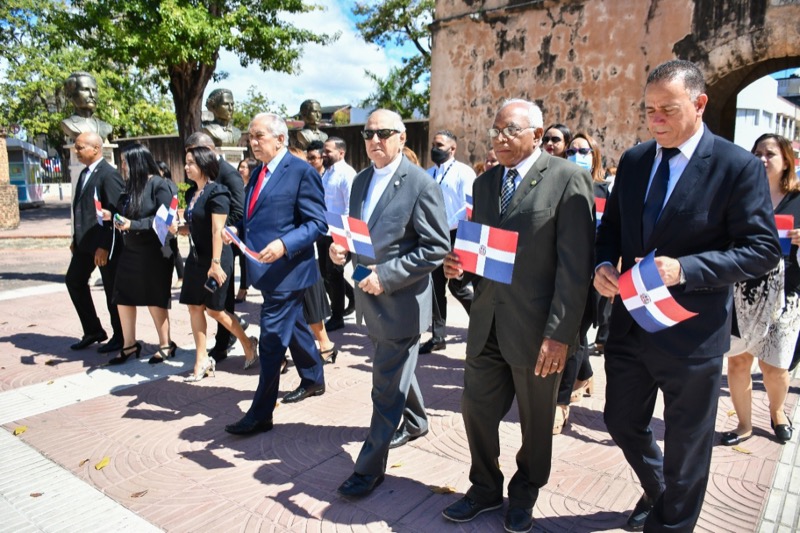 CONAPE acude al Altar de la Patria a honrar a Duarte, Sánchez y Mella