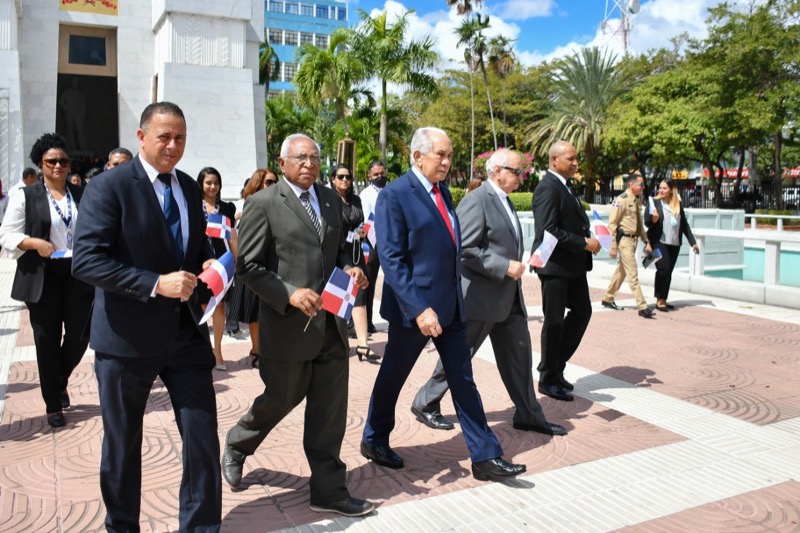 CONAPE acude al Altar de la Patria a honrar a Duarte, Sánchez y Mella