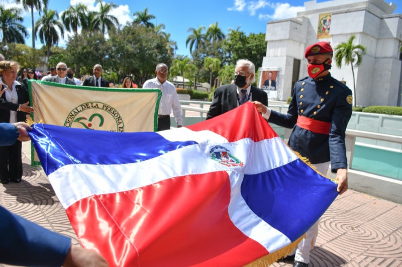 CONAPE acude al Altar de la Patria a honrar a Duarte, Sánchez y Mella