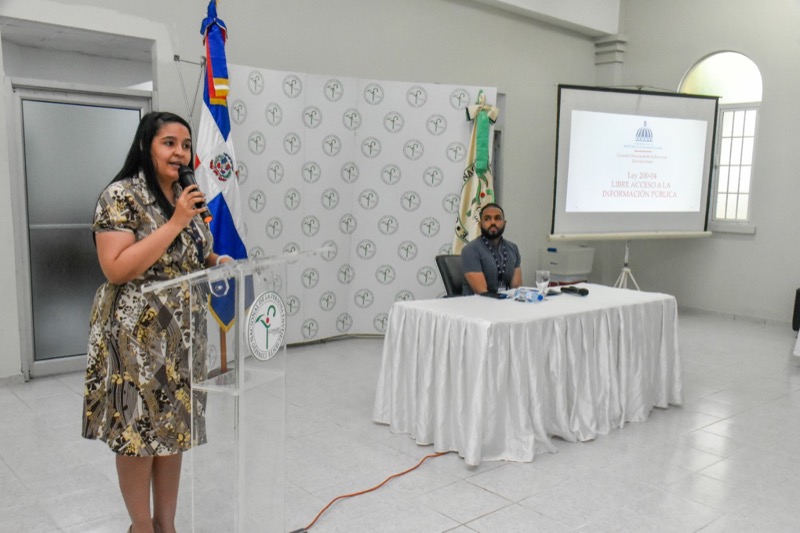 CONAPE imparte charla sobre la Ley 200-04 de Libre Acceso a La Información Pública a sus colaborador