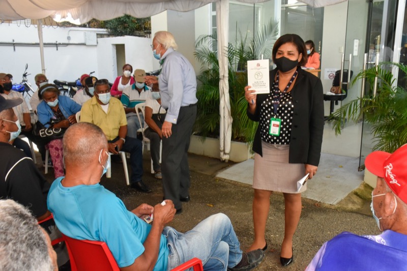 Director Ejecutivo del CONAPE oriento a los adultos mayores sobre la importancia de la Ley 352-98