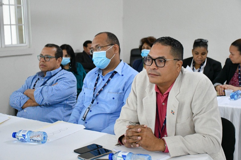 CONAPE imparte taller sobre manejo de inteligencia emocional a sus colaboraderes