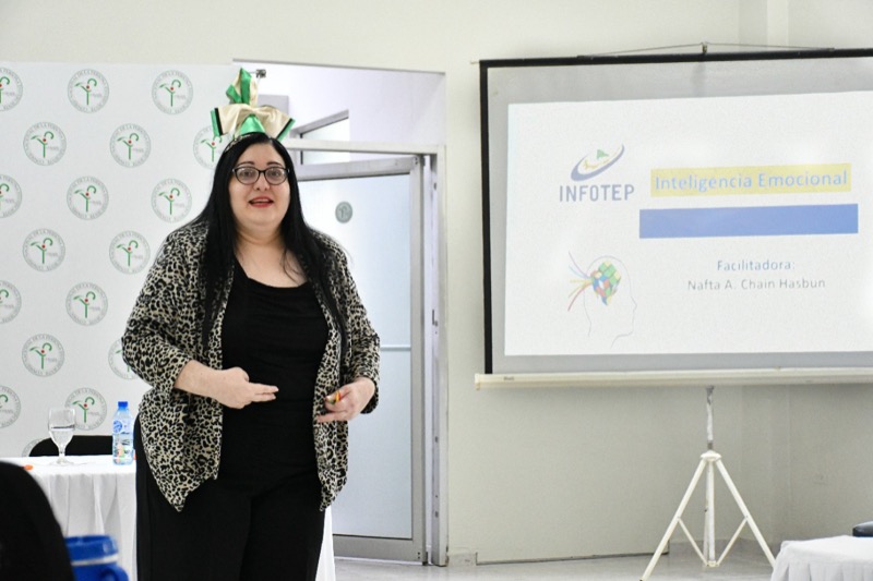 CONAPE imparte taller sobre manejo de inteligencia emocional a sus colaboraderes