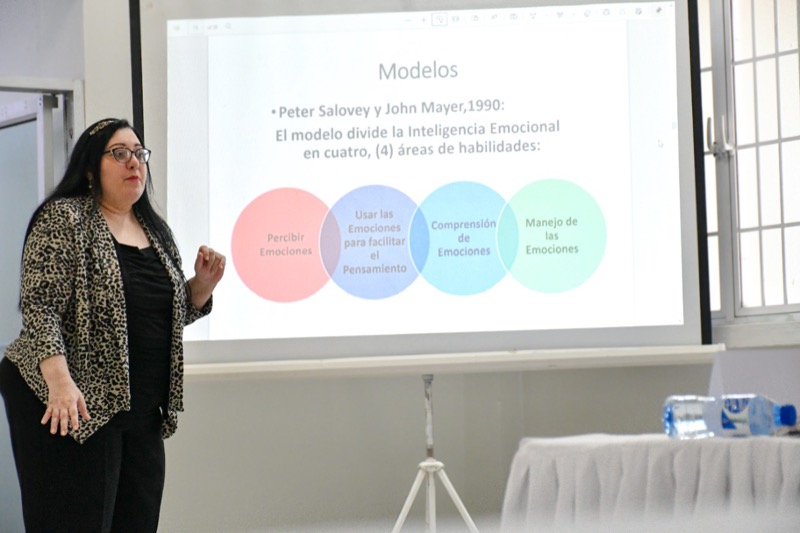 CONAPE imparte taller sobre manejo de inteligencia emocional a sus colaboraderes