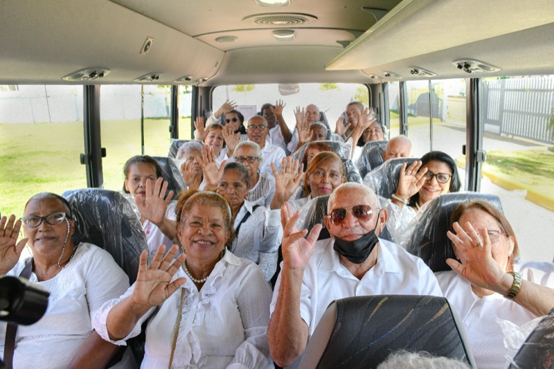 CONAPE canalizo visita de adultos mayores a Bellas Artes para ver obra teatral