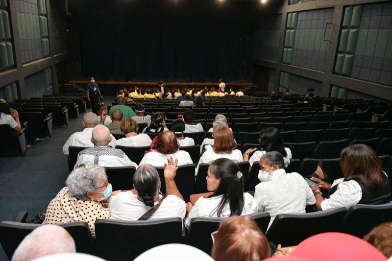 CONAPE canalizo visita de adultos mayores a Bellas Artes para ver obra teatral