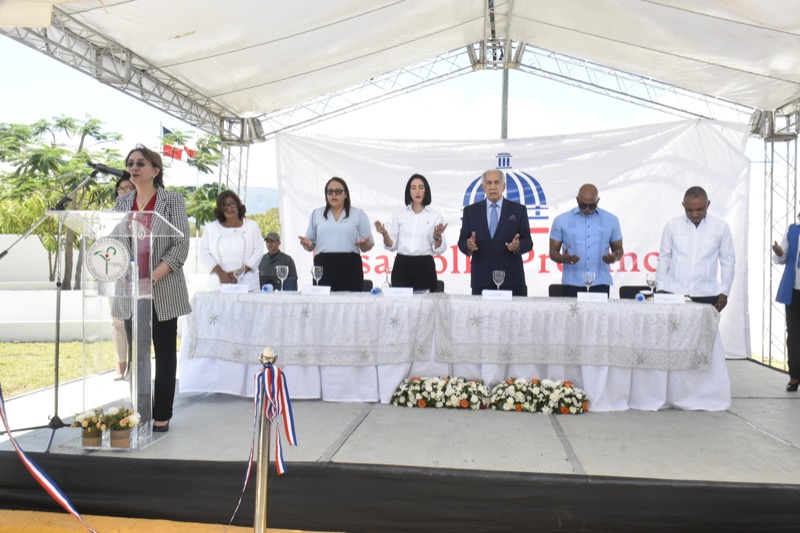 Primera Dama y el CONAPE inuguran Hogar Permanente en las Matas de Farfan