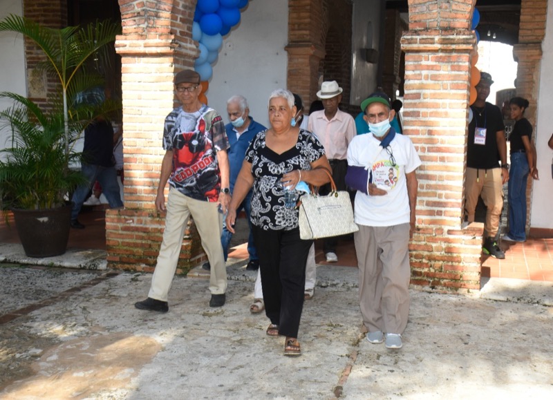 CONAPE realiza visita con Adultos Mayores al Museo Trampolin