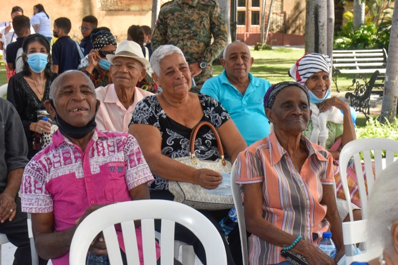 CONAPE realiza visita con Adultos Mayores al Museo Trampolin