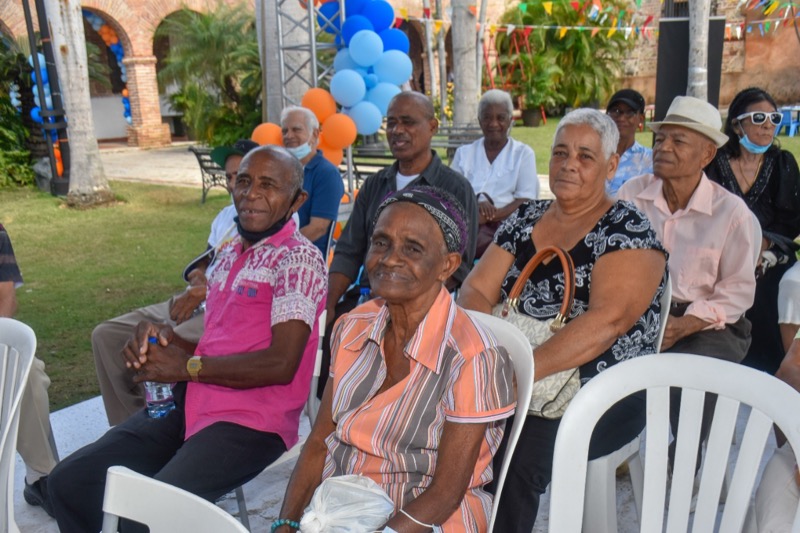 CONAPE realiza visita con Adultos Mayores al Museo Trampolin