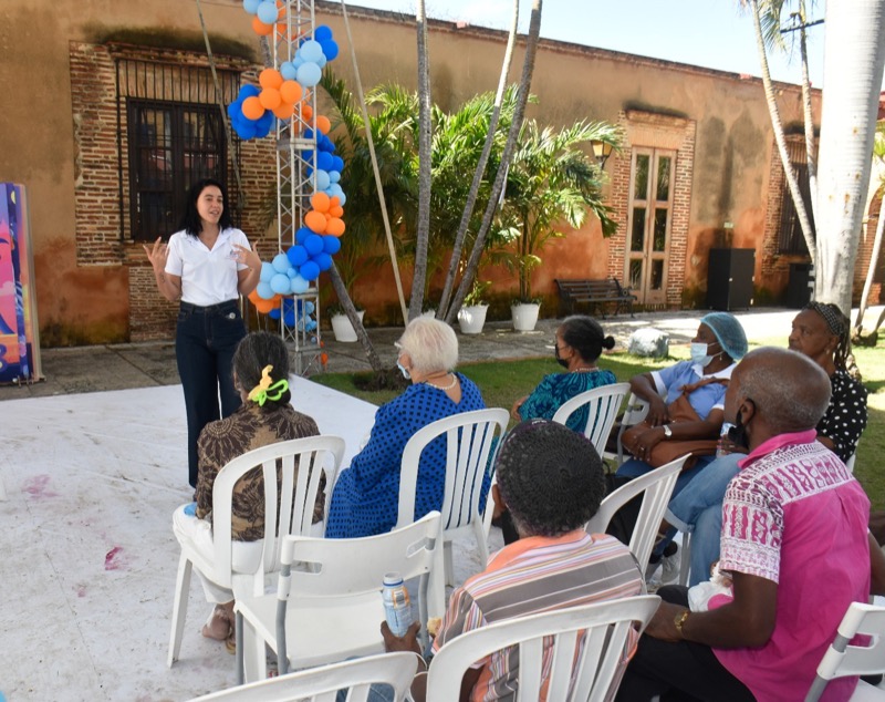 CONAPE realiza visita con Adultos Mayores al Museo Trampolin