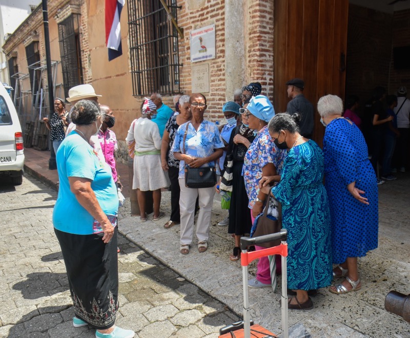 CONAPE realiza visita con Adultos Mayores al Museo Trampolin