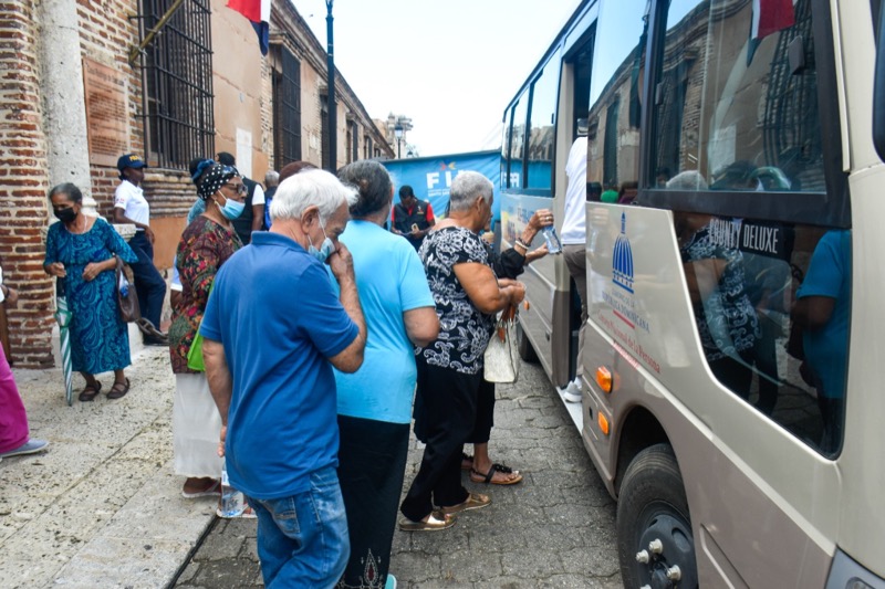 CONAPE realiza visita con Adultos Mayores al Museo Trampolin
