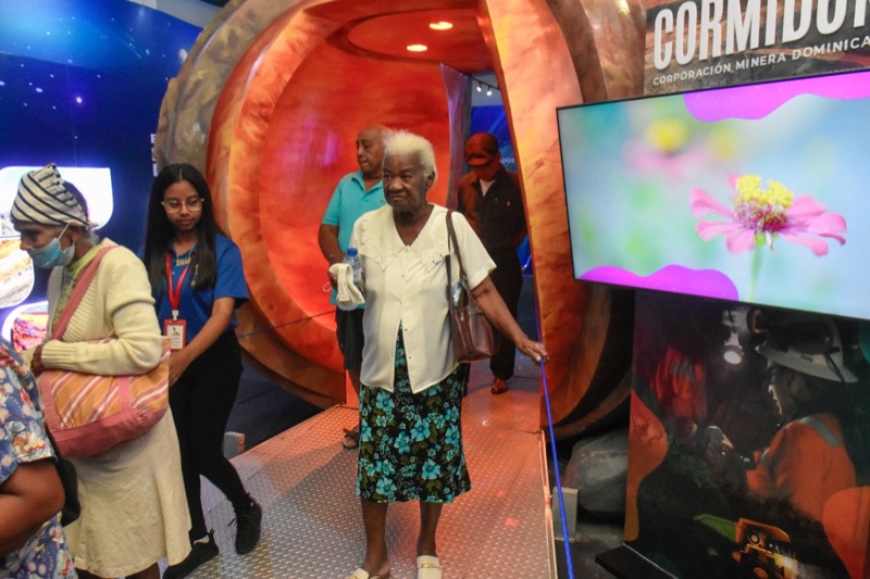 CONAPE realiza visita con Adultos Mayores al Museo Trampolin