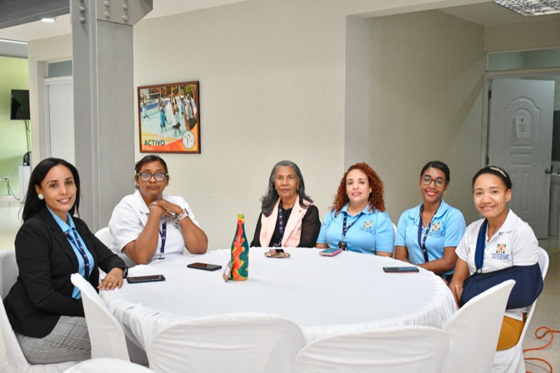 CONAPE realiza encuentro con enfermeras para celebrar su día