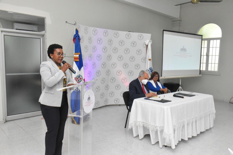 CONAPE firma acuerdo en favor del Hogar Permanente para Adultos Mayores de las Matas de Farfán