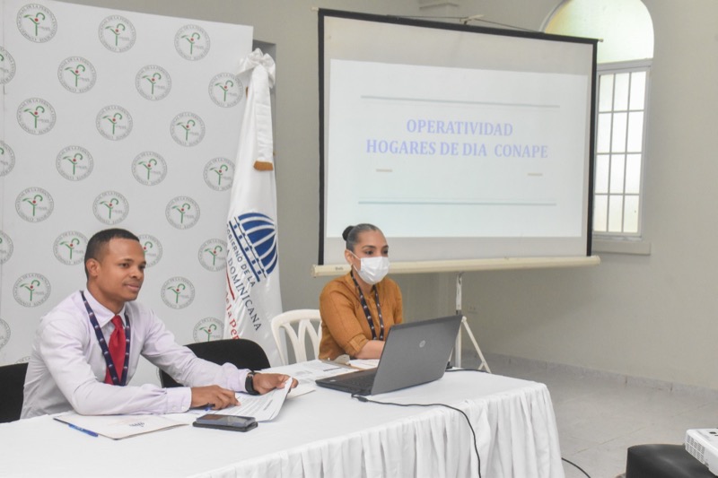 CONAPE capacita colaboradores sobre la operatividad de los Hogares de Día. 