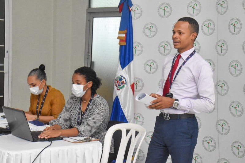CONAPE capacita colaboradores sobre la operatividad de los Hogares de Día. 