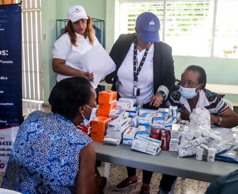 Presidente Luis Abinader y Dir. Ejecutivo de CONAPE coordinan trabajos a hacer en San Juan