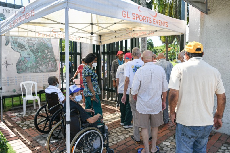 CONAPE realiza recorrido por el Jardín Botánico con Adultos Mayores del Hogar San Francisco de Asís