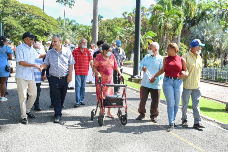 CONAPE realiza recorrido por el Jardín Botánico con Adultos Mayores del Hogar San Francisco de Asís