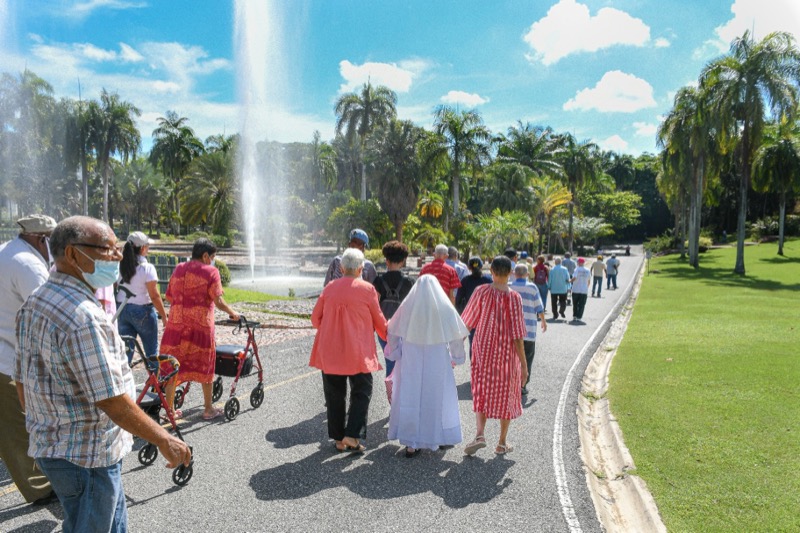 CONAPE realiza recorrido por el Jardín Botánico con Adultos Mayores del Hogar San Francisco de Asís