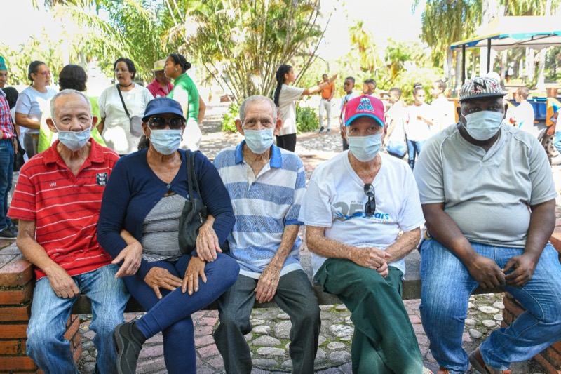 CONAPE realiza recorrido por el Jardín Botánico con Adultos Mayores del Hogar San Francisco de Asís