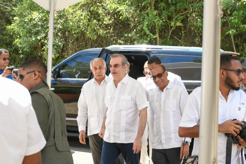 Dir. Ejecutivo de CONAPE acompaña al Presidente Luis Abinader en recorrido por Puerto Plata 