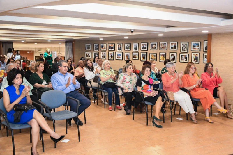 Director Ejecutivo de CONAPE participo en la puesta en circulación del libro La vida, un reto