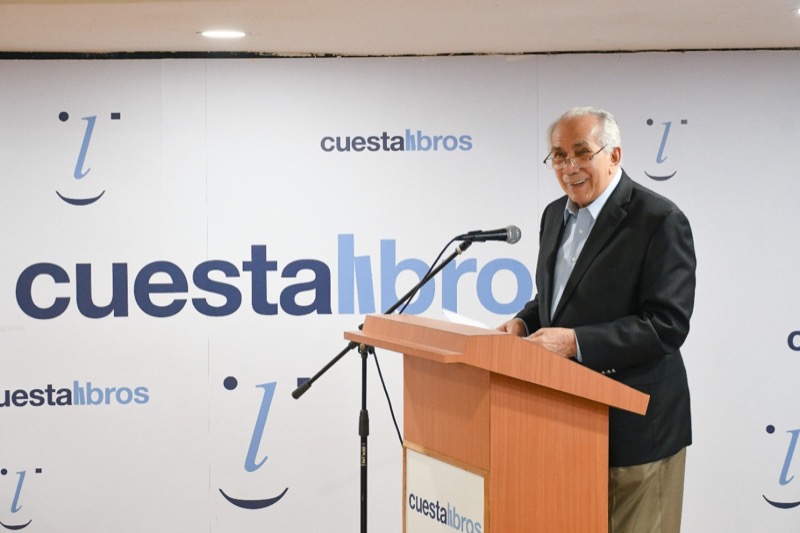 Director Ejecutivo de CONAPE participo en la puesta en circulación del libro La vida, un reto