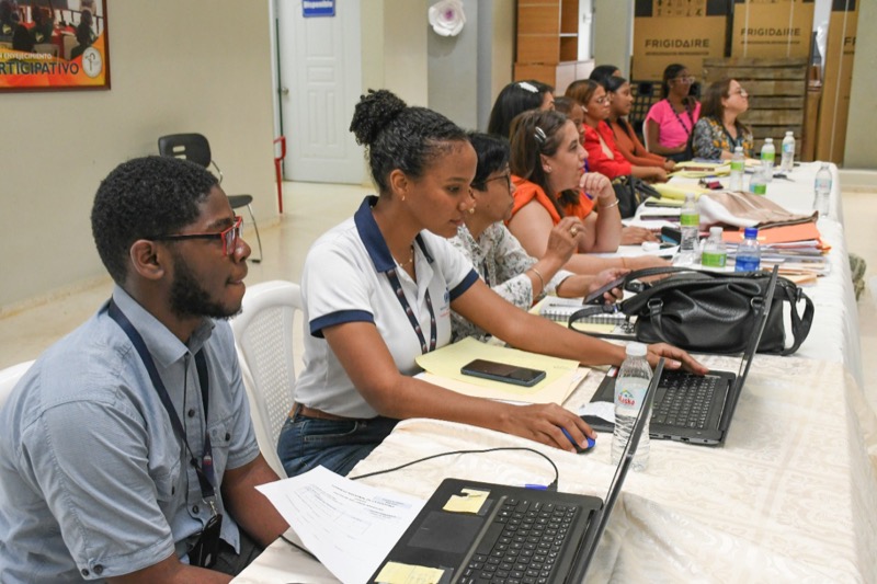 CONAPE capacita colaboradores de los centros para adultos mayores a nivel nacional