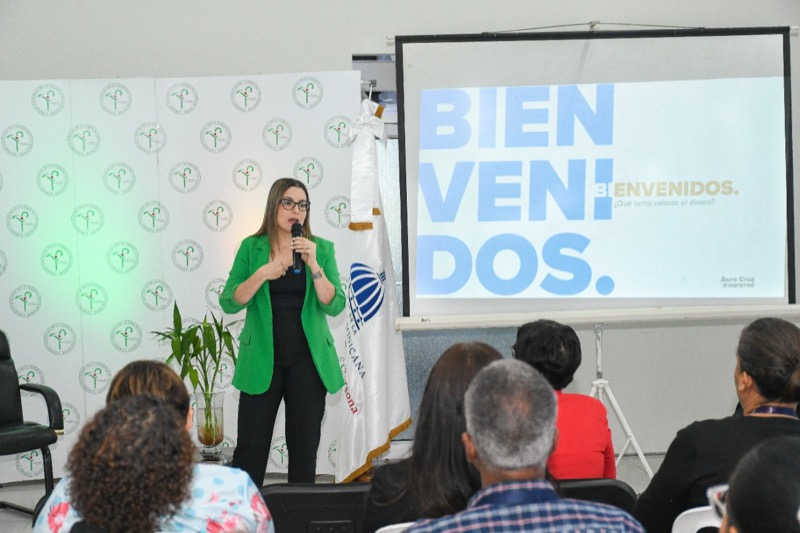 CONAPE imparte taller sobre inteligencia financiera