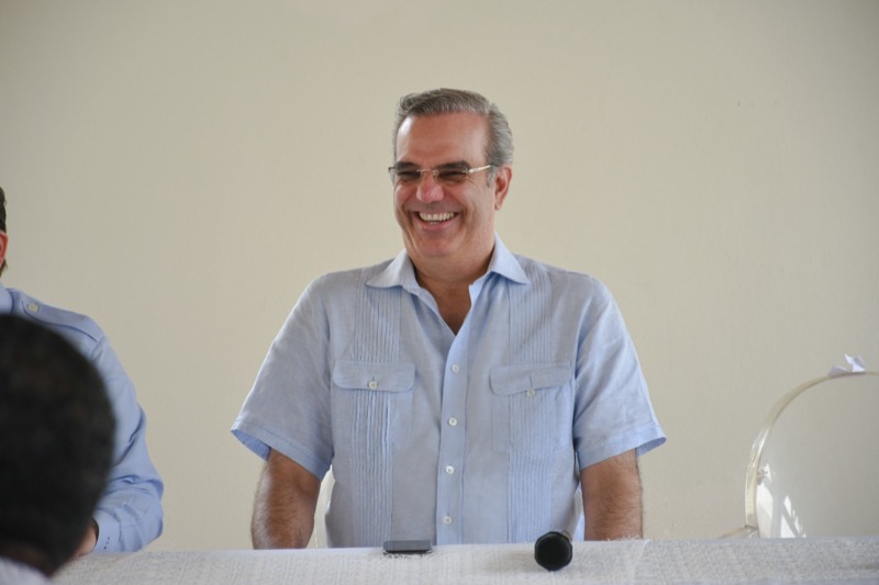 El Presidente, el Obispo de Barahona y el Director Ejecutivo de Conape, inauguran hogar permanente