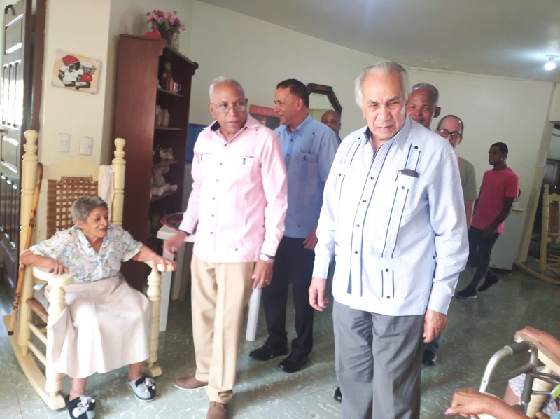 Director Ejecutivo de CONAPE visita el Asilo para Ancianos Divina Providencia en La Altagracia