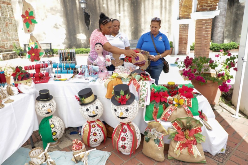 Adultos Mayores exponen sus manualidades en Expoadulto 2022 y ASFL (ONG)
